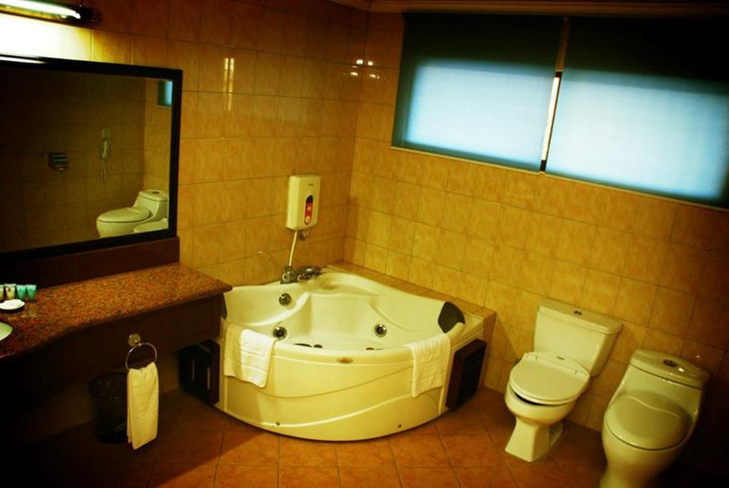 Grand Regal Hotel Bacolod Chambre photo