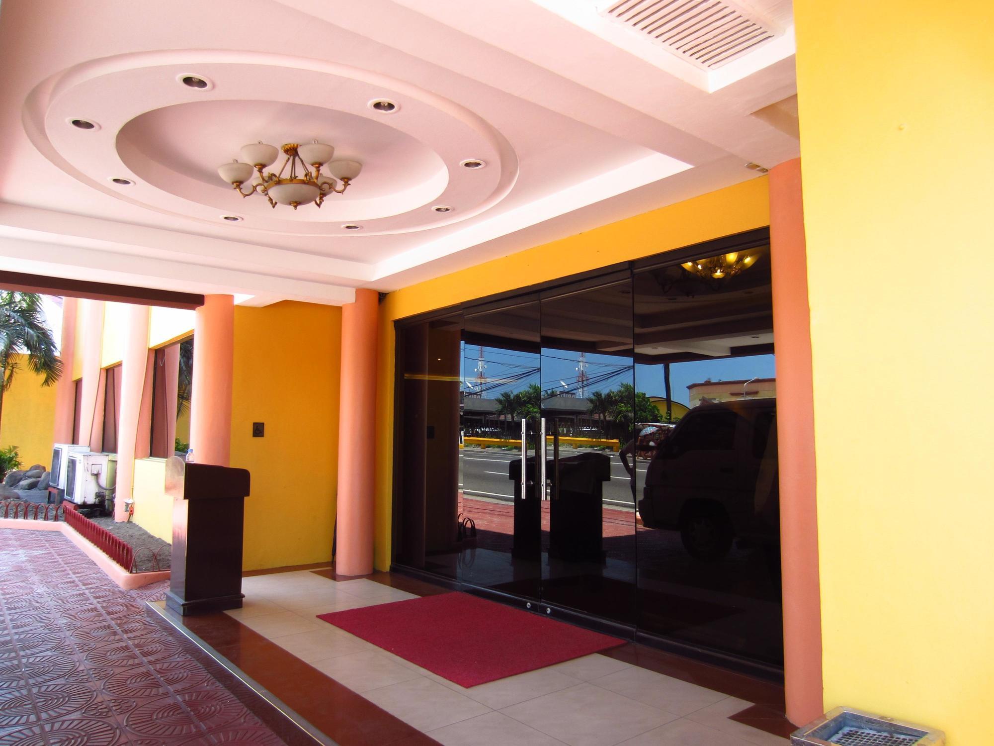 Grand Regal Hotel Bacolod Extérieur photo