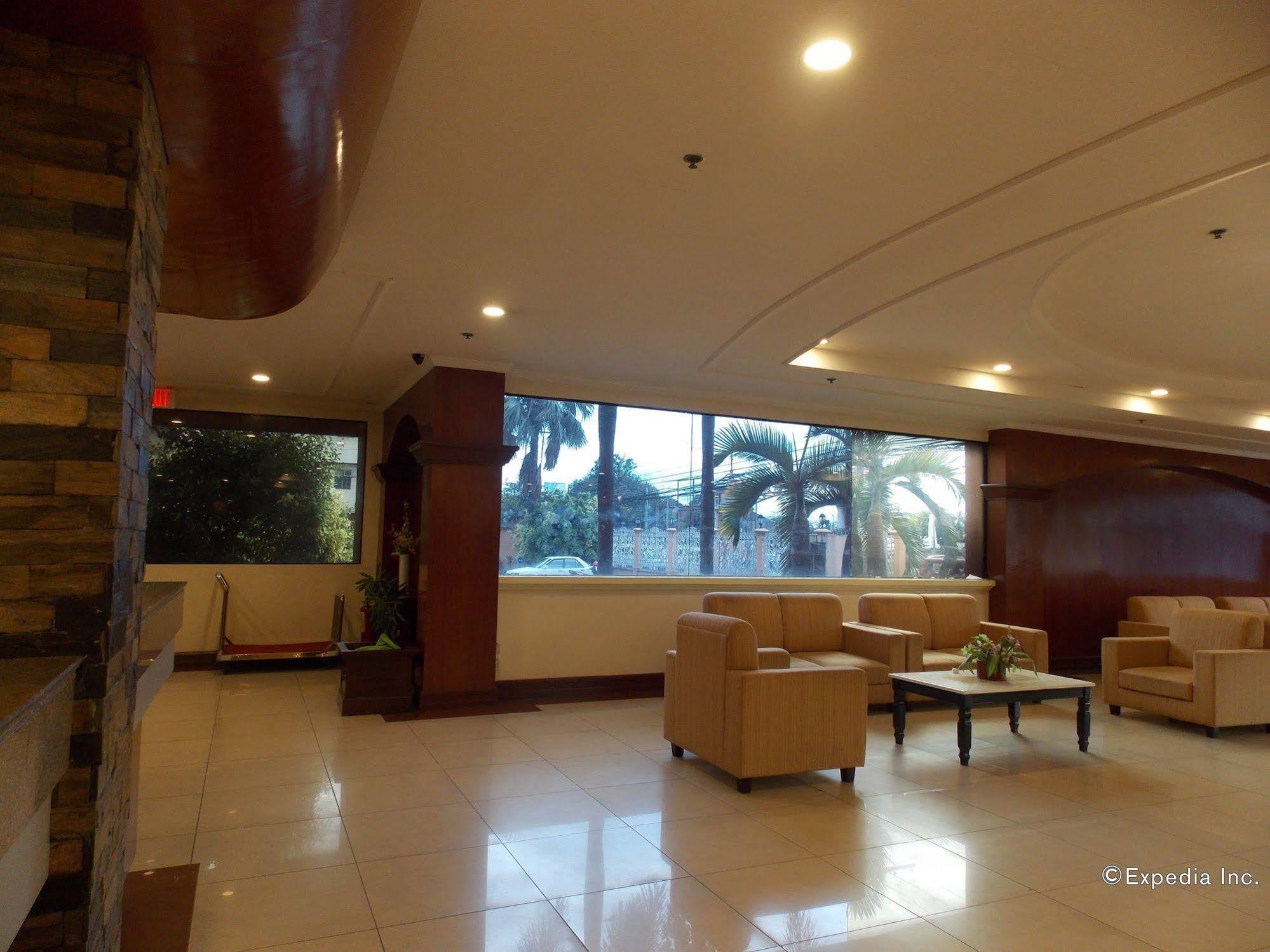 Grand Regal Hotel Bacolod Extérieur photo