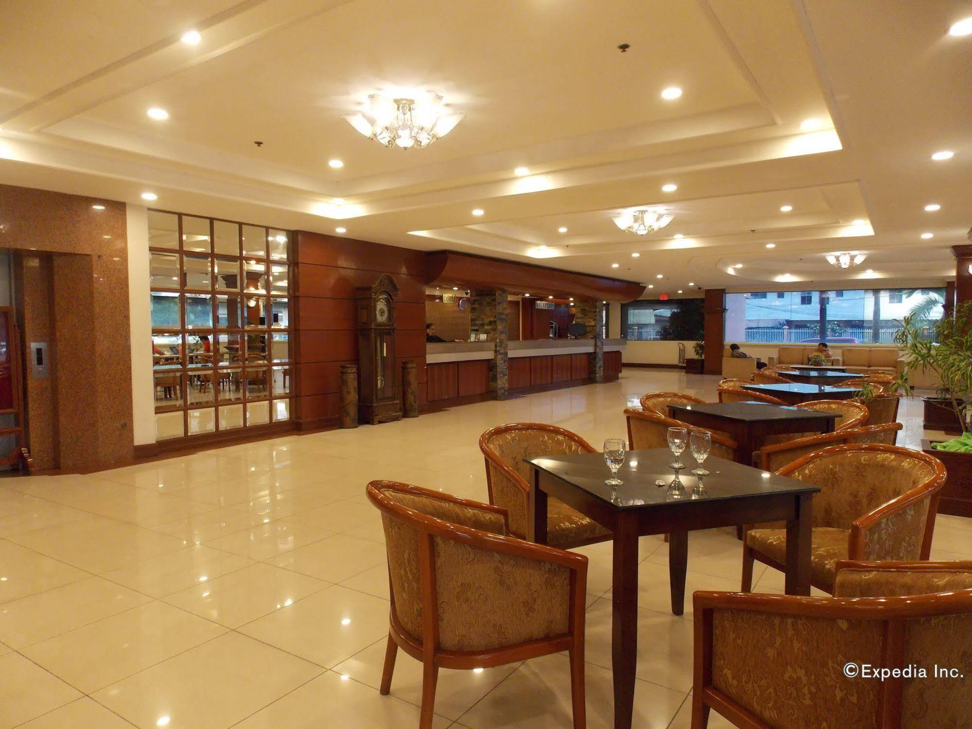 Grand Regal Hotel Bacolod Extérieur photo