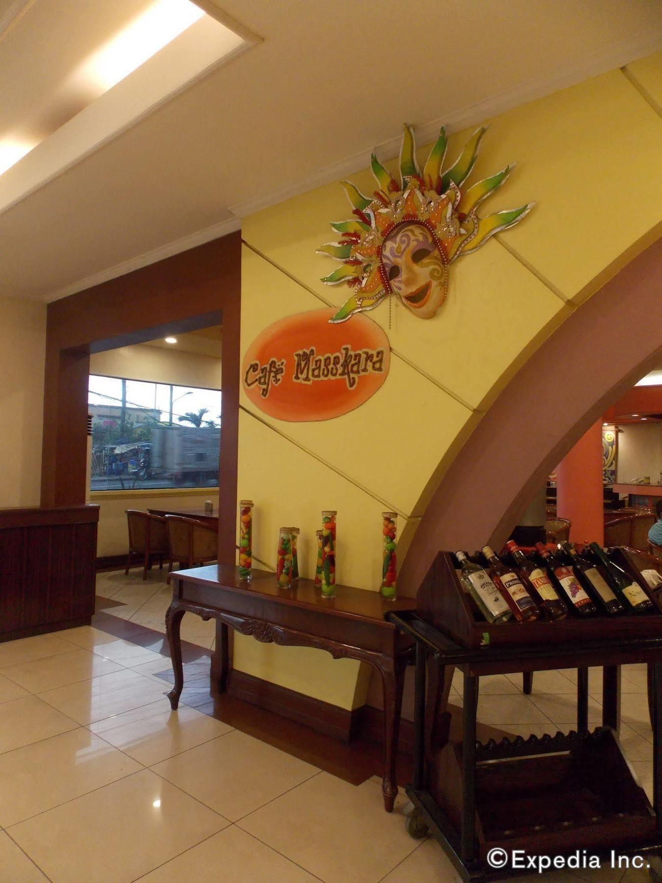 Grand Regal Hotel Bacolod Extérieur photo