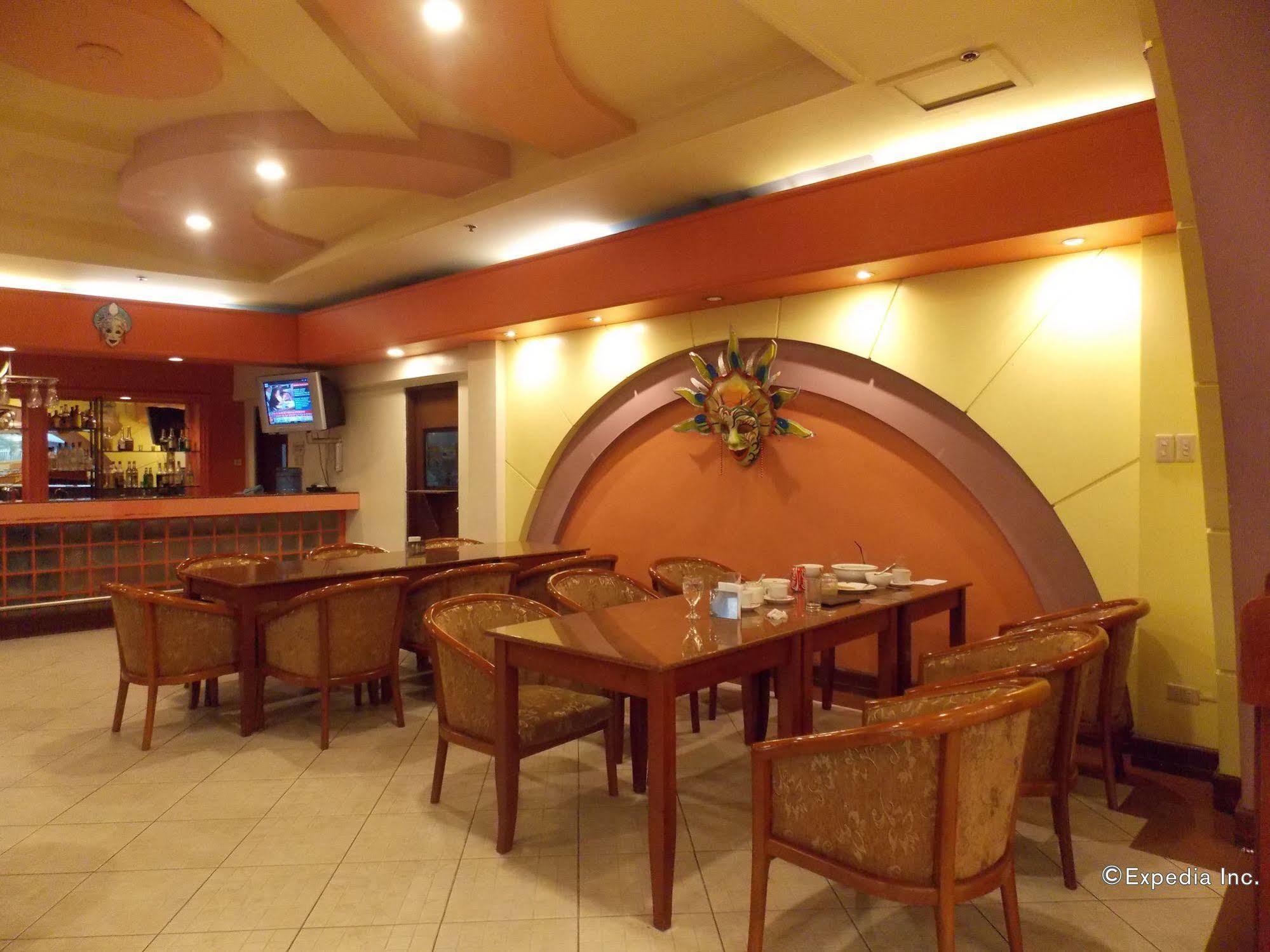 Grand Regal Hotel Bacolod Extérieur photo