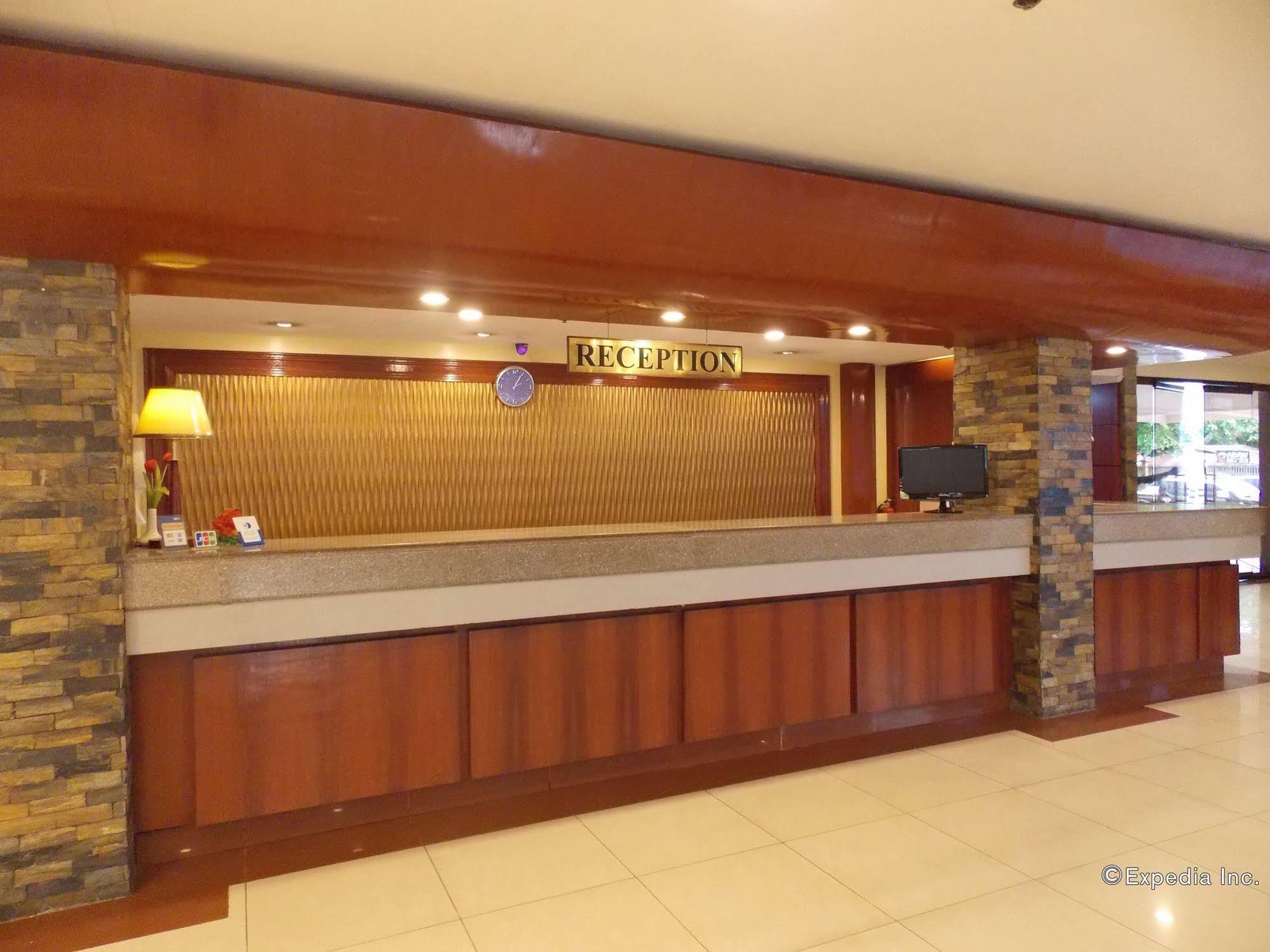 Grand Regal Hotel Bacolod Extérieur photo