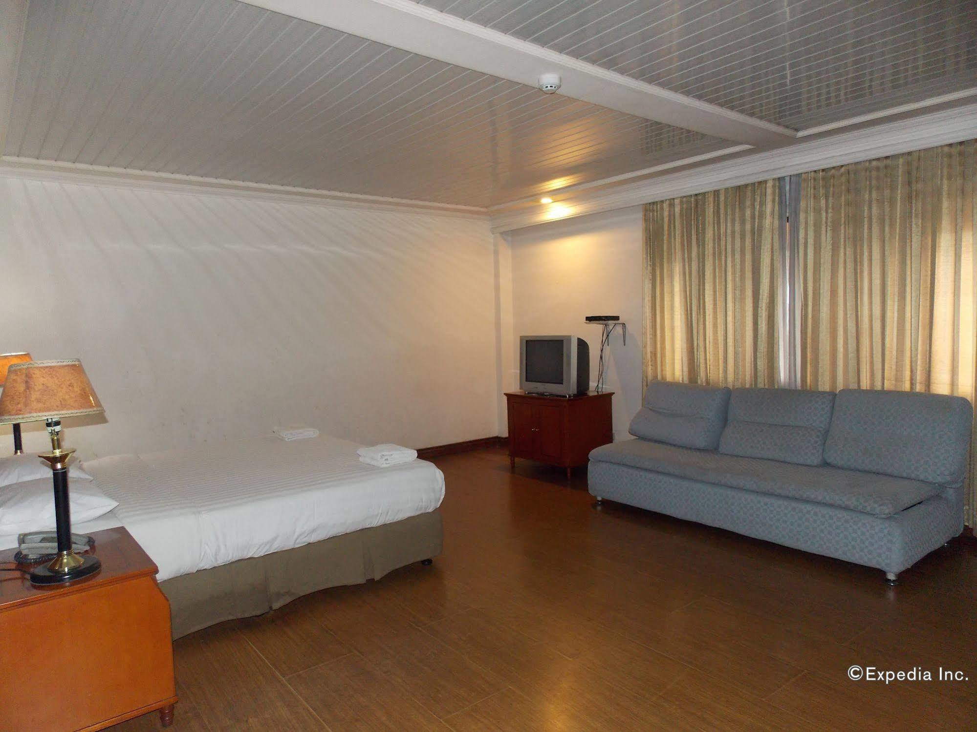 Grand Regal Hotel Bacolod Extérieur photo