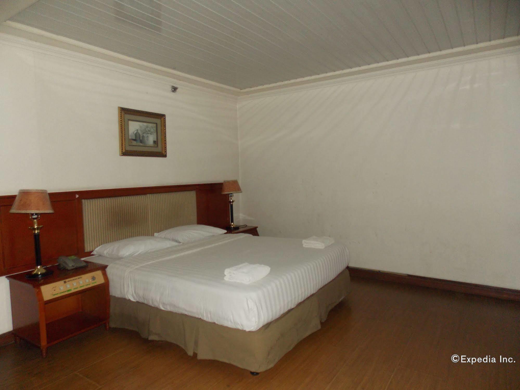 Grand Regal Hotel Bacolod Extérieur photo