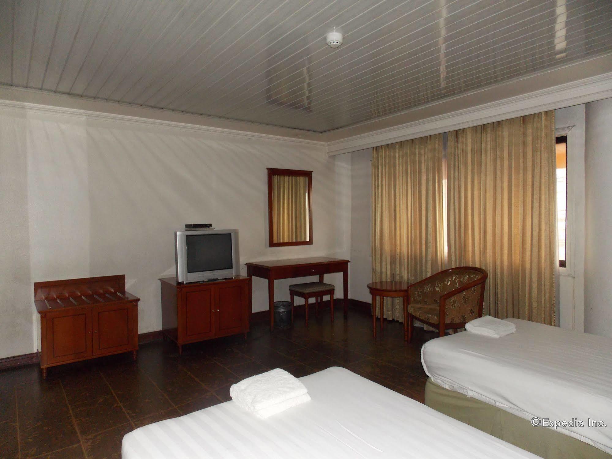 Grand Regal Hotel Bacolod Extérieur photo