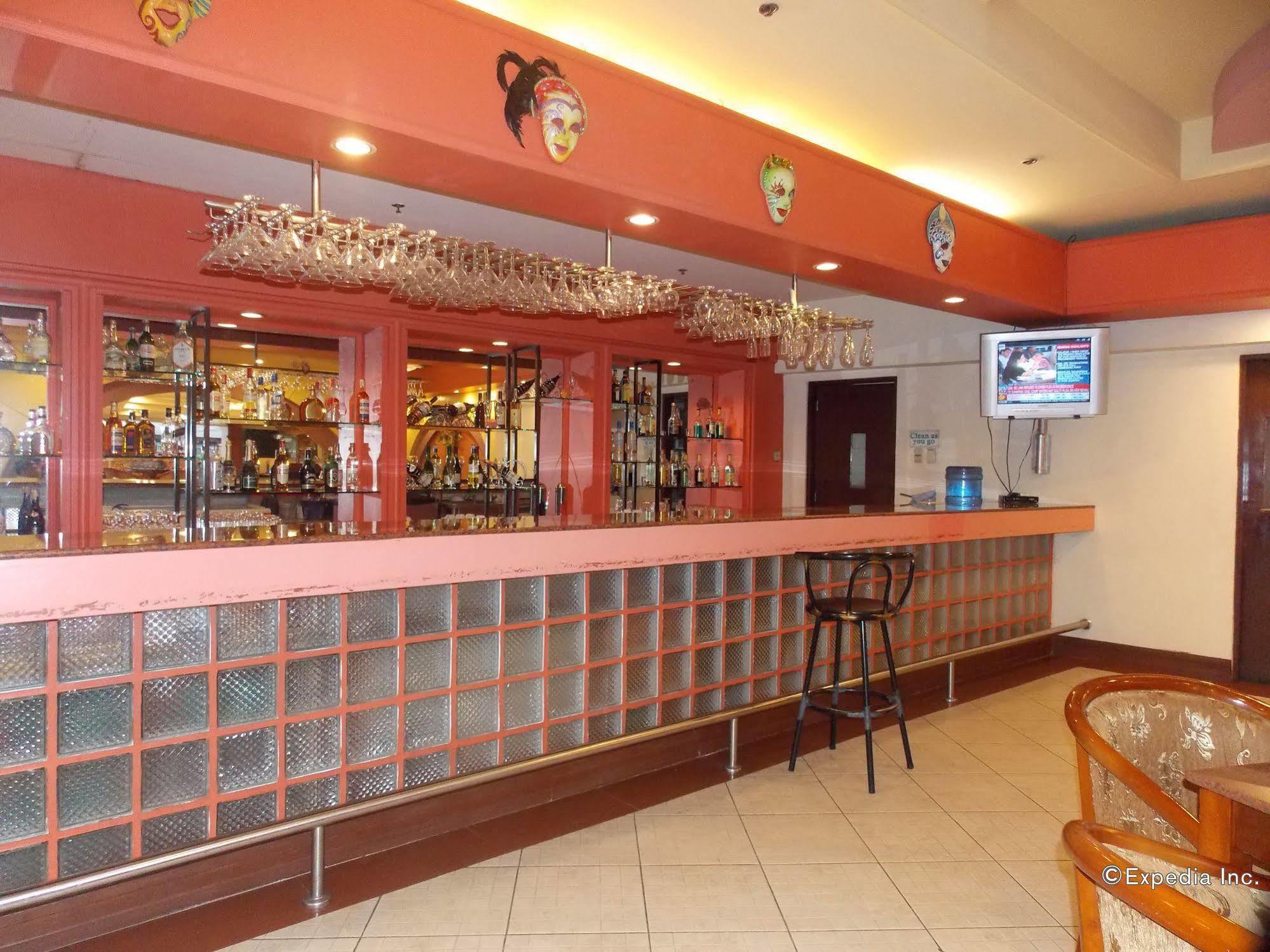 Grand Regal Hotel Bacolod Extérieur photo