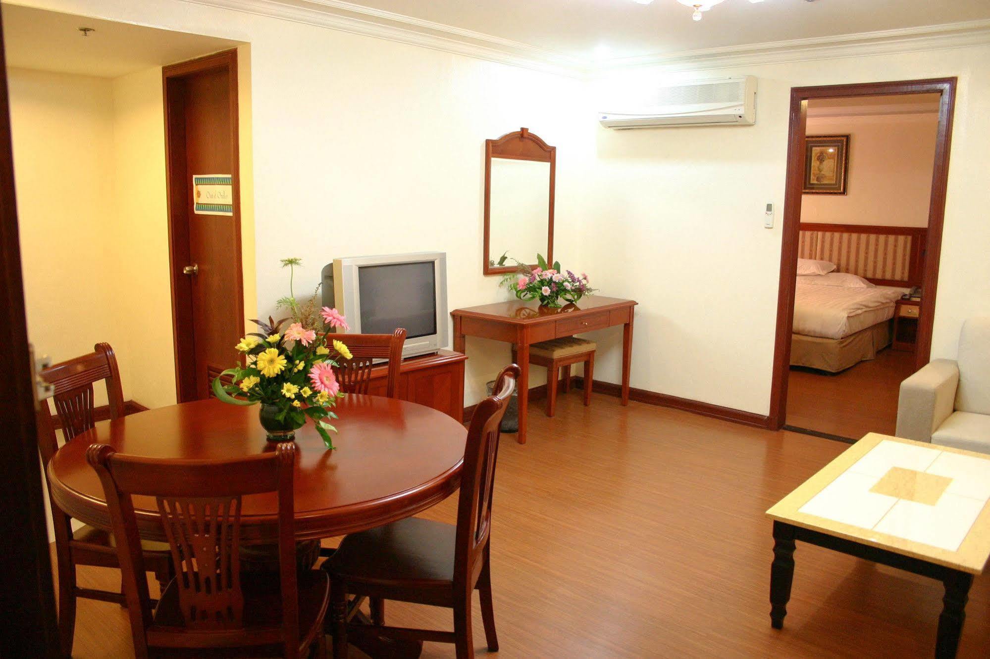 Grand Regal Hotel Bacolod Extérieur photo
