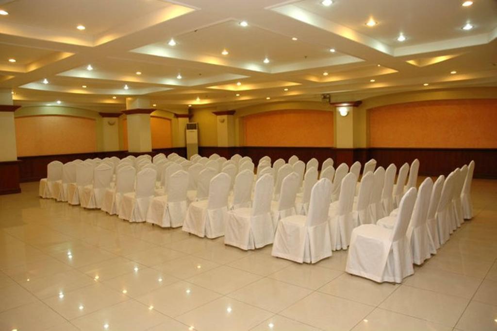 Grand Regal Hotel Bacolod Extérieur photo
