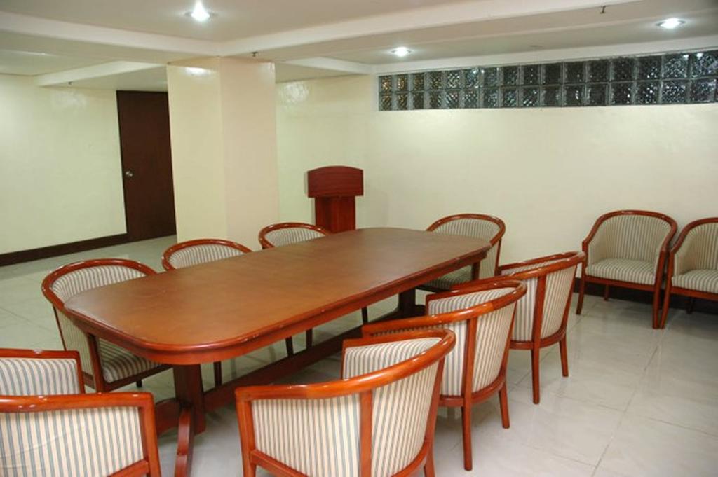 Grand Regal Hotel Bacolod Extérieur photo