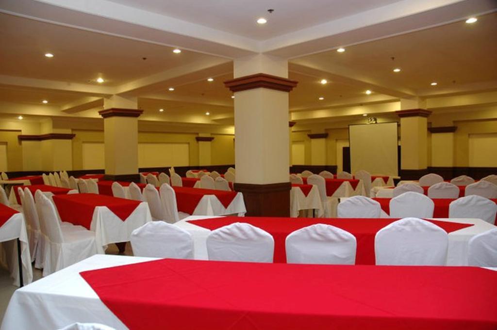 Grand Regal Hotel Bacolod Extérieur photo