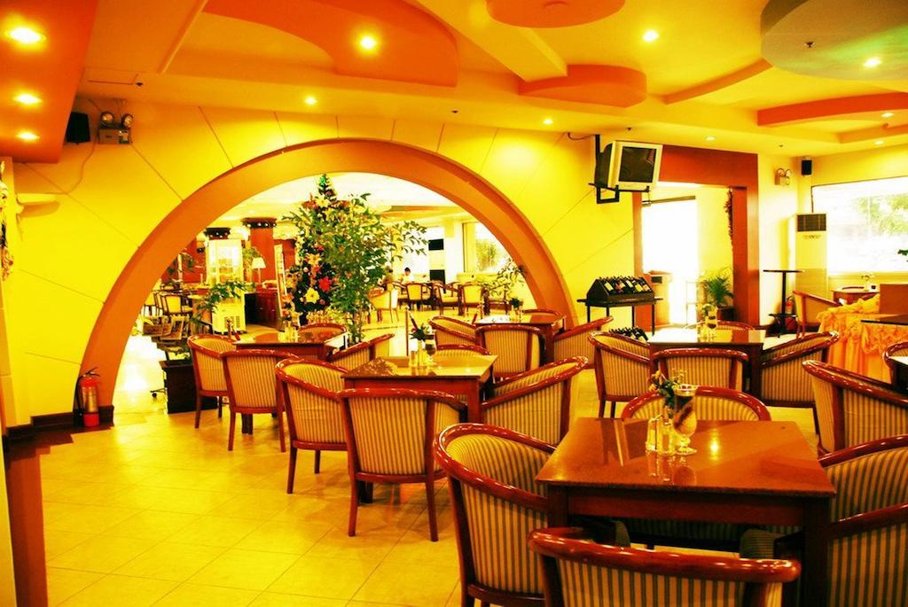 Grand Regal Hotel Bacolod Extérieur photo