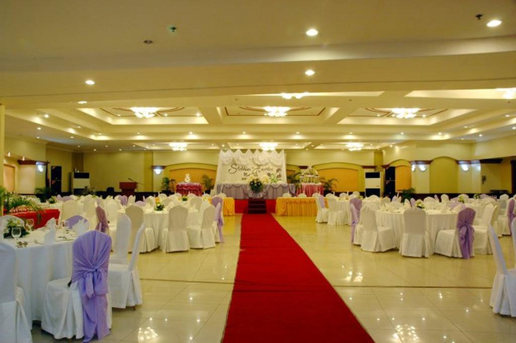Grand Regal Hotel Bacolod Extérieur photo