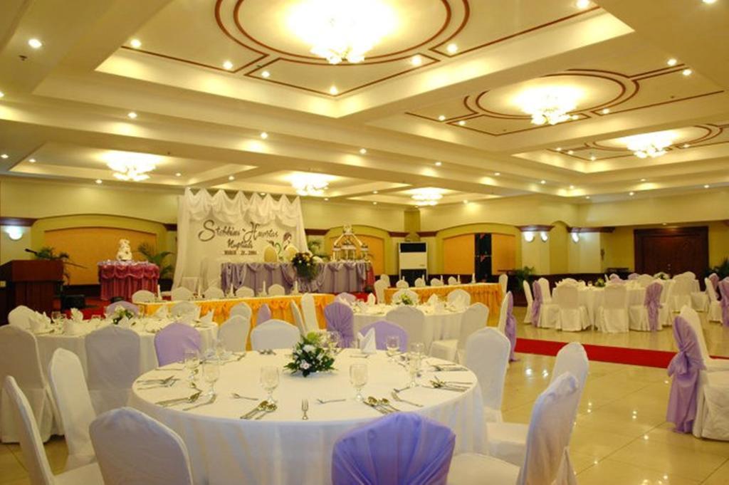 Grand Regal Hotel Bacolod Extérieur photo
