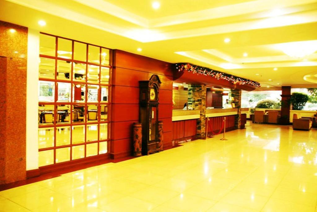Grand Regal Hotel Bacolod Extérieur photo
