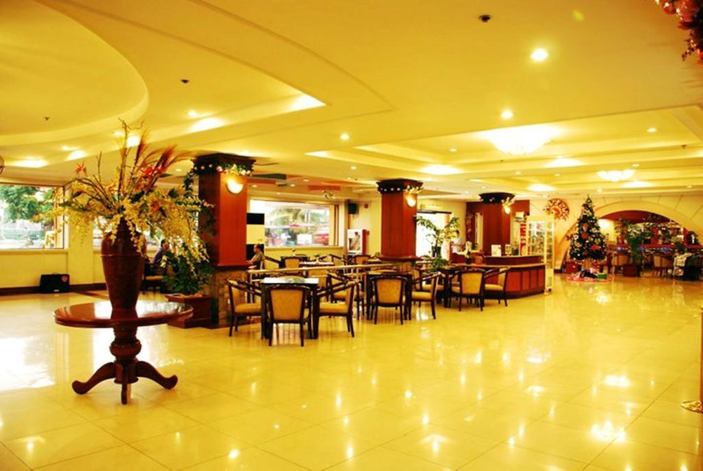 Grand Regal Hotel Bacolod Extérieur photo