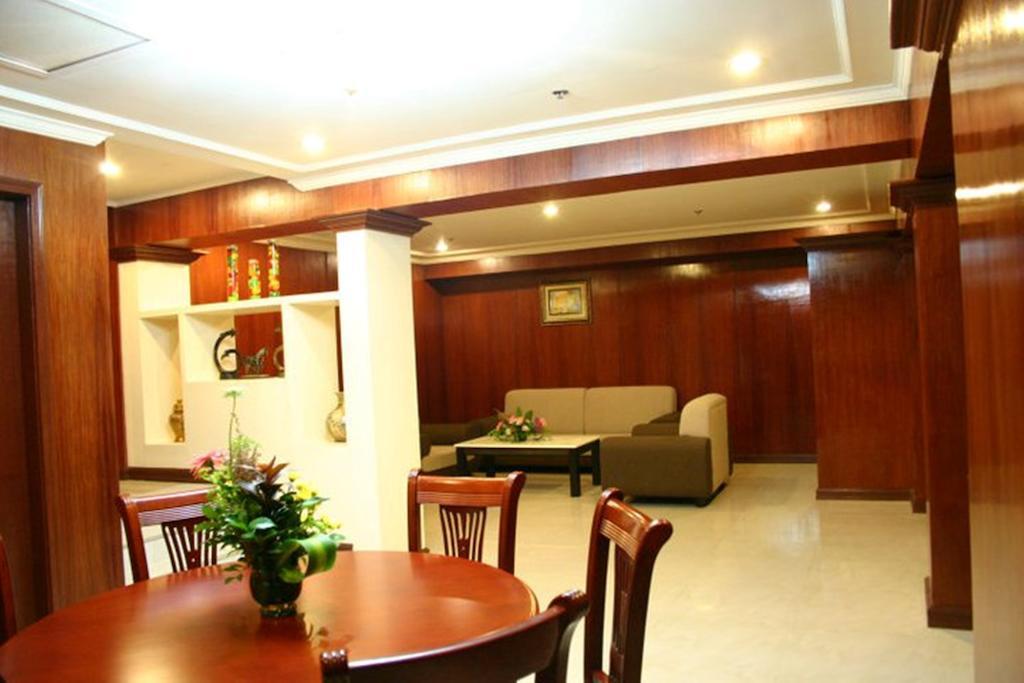 Grand Regal Hotel Bacolod Extérieur photo