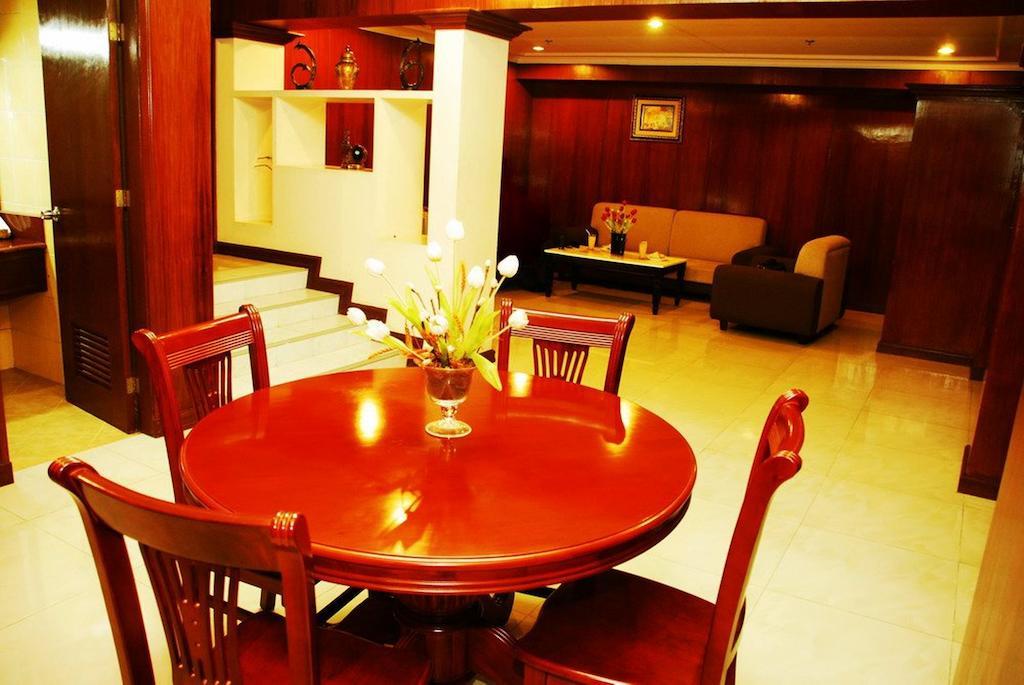 Grand Regal Hotel Bacolod Extérieur photo